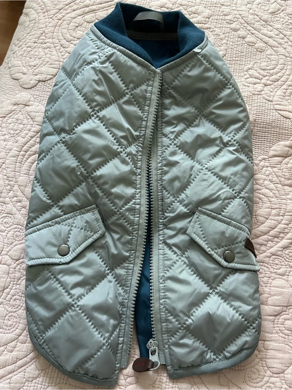 Reddy Gray Navy quietly Pet Ves. Size medium